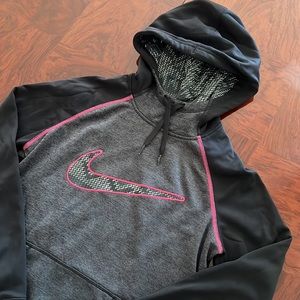 Nike *NWOT* Women’s Therma-Fit Hoodie